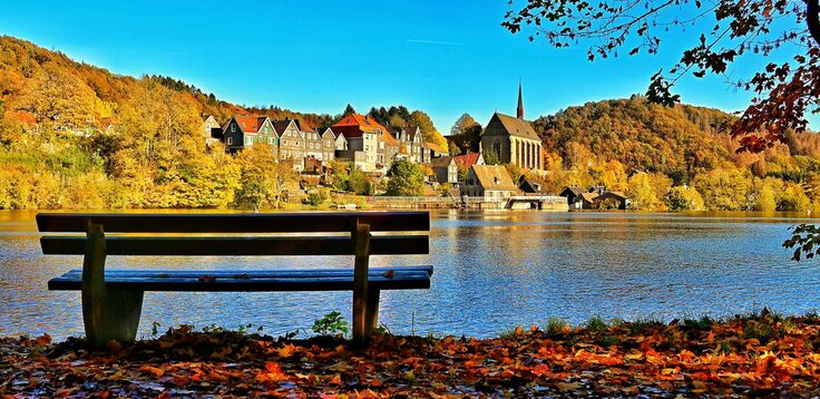 Stadtführungen Wuppertal_Blick vom Beyenburger Stausee auf Beyenburg_Foto Daniele Pennetta